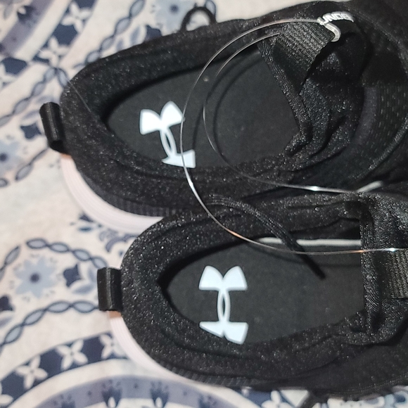 Sz 10 black under armour Sola sneaker - Picture 2 of 6